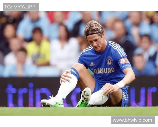 进球瞬间的荣耀与激情解析:足球赛场上的关键时刻与战术博弈